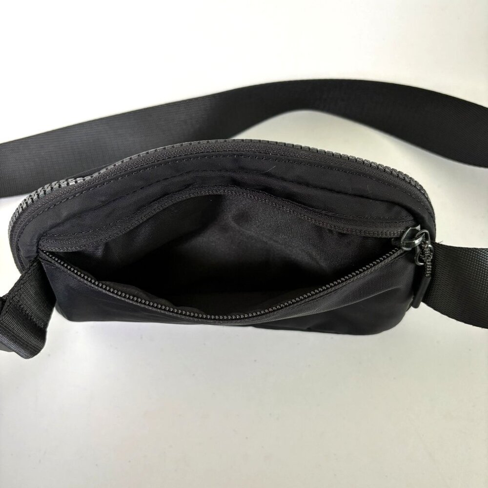 Lululemon Everywhere Belt Bag Black 1L Adjustable Strap Fanny Pack LU9AX2S - Picture 6 of 11